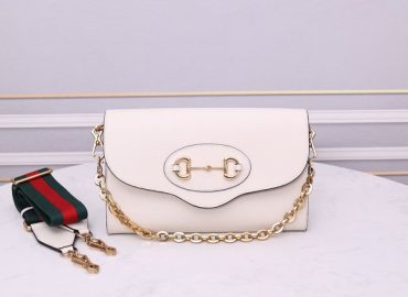 Craftsmanship Unveiled: The Exquisite Details of the Gucci 677286 Handbag